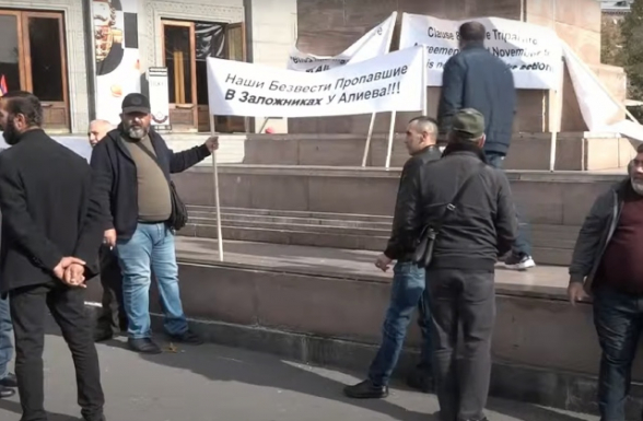 Родители без вести пропавших солдат провели акцию протеста (видео)